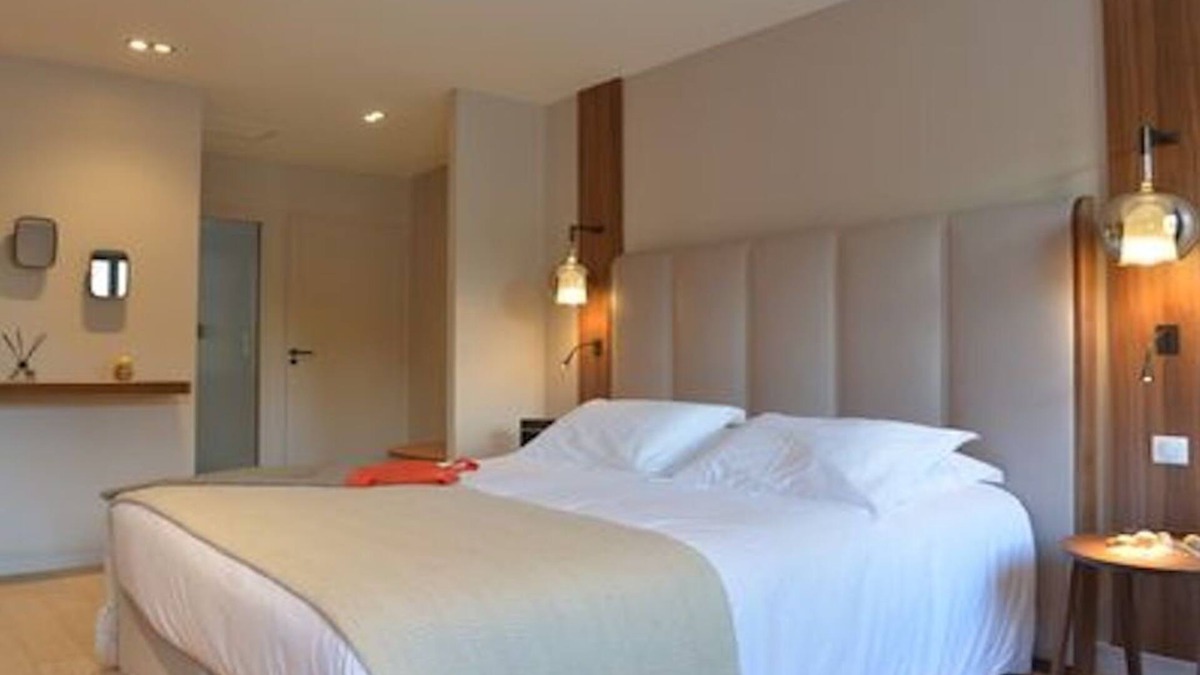 Les Mesneux House | HORIZON Deluxe Room