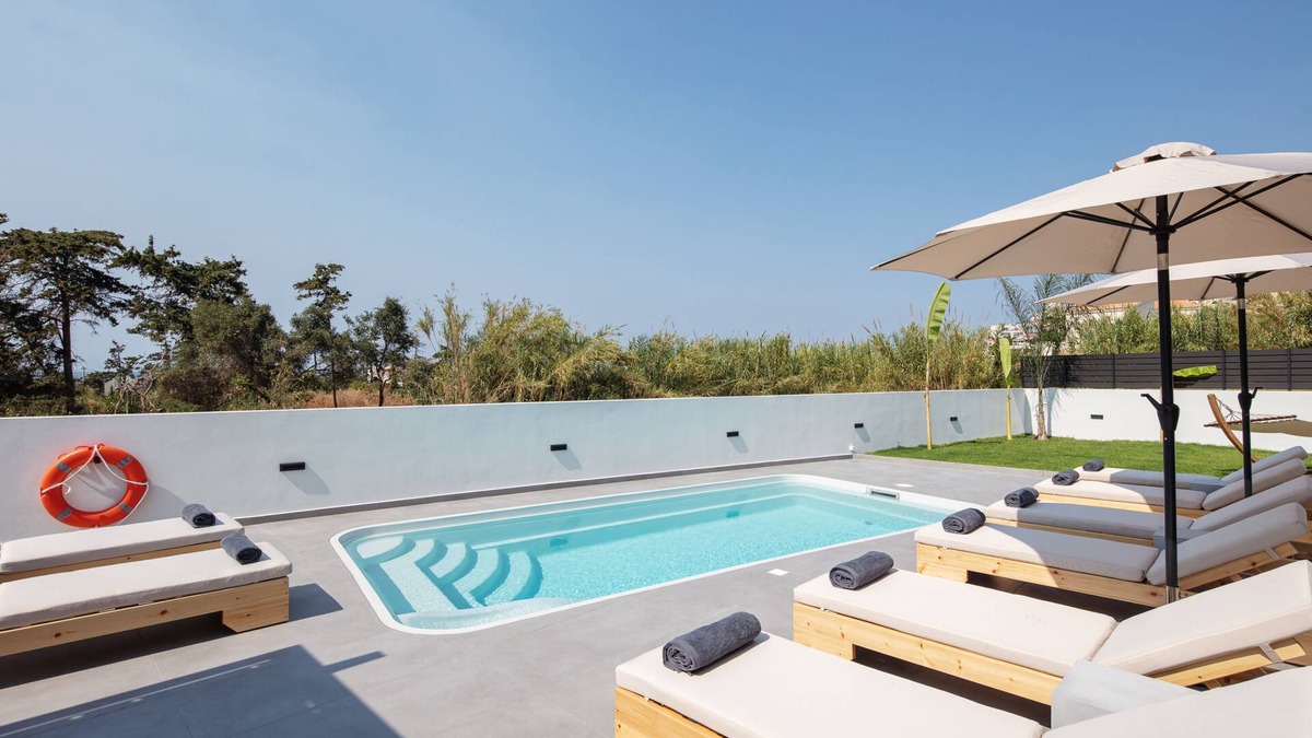 Platanias Town Villa | Horizon Villa Oasis, Walk to Platanias Beach!