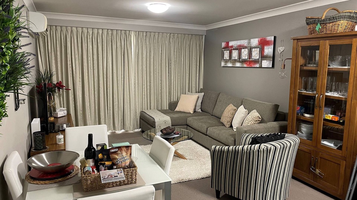 Jindabyne Apartment | Horizons 214 Beautiful self-contained lakefront studio apartment: Couples Only