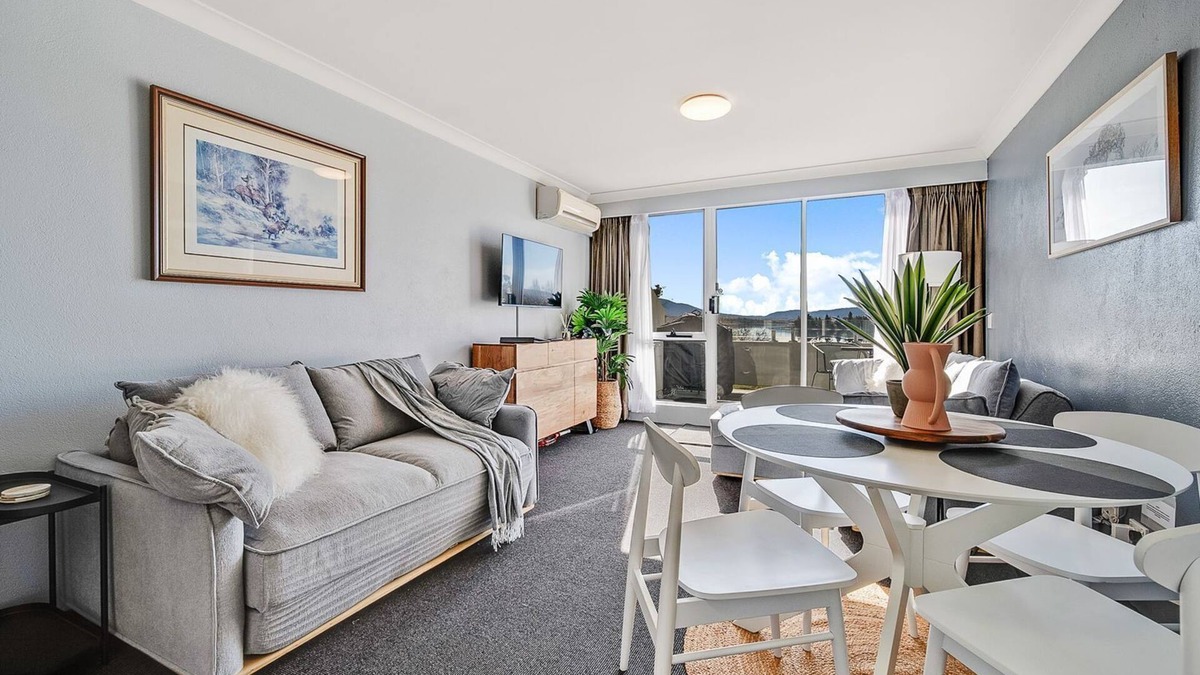 Jindabyne Apartment | Horizons 306 - Deluxe Lake Front Studio l Pool l Tennis l WiFi l BBQ