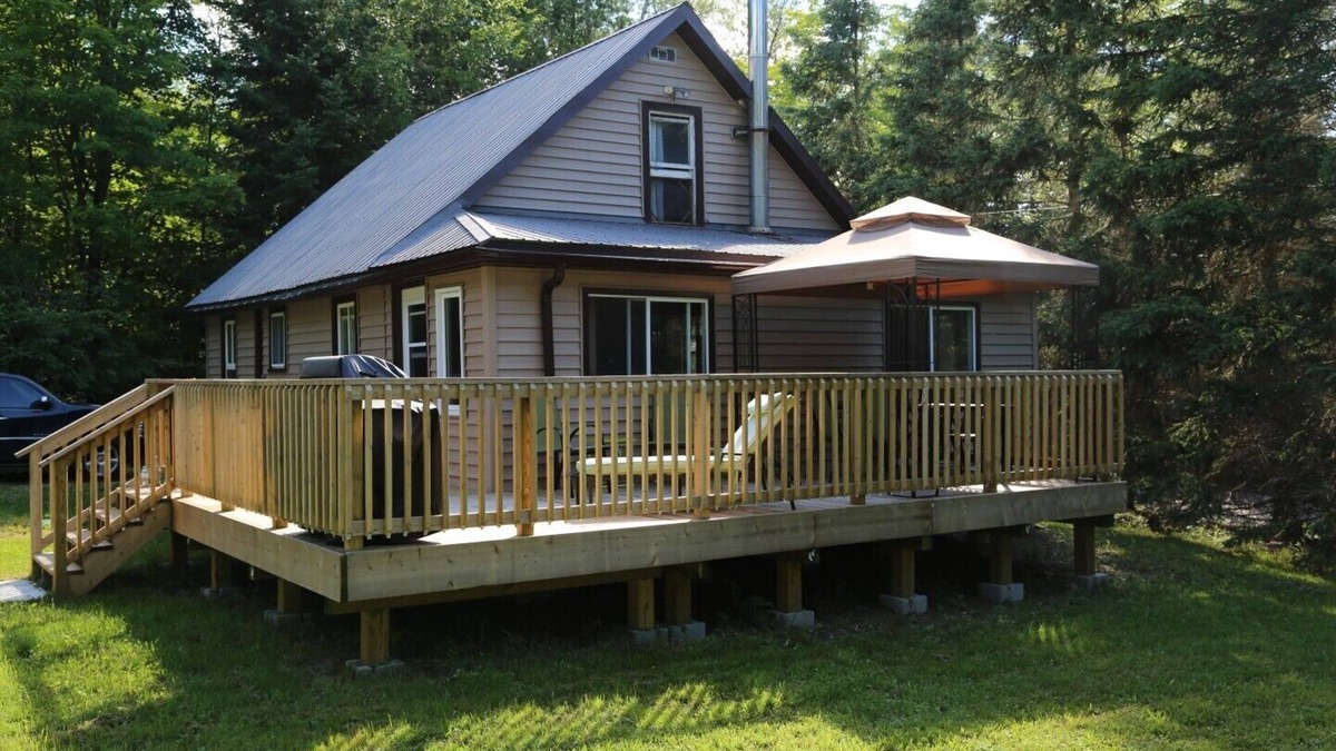 Ryerson Cottage | Horn Lake Cottage Rental - 4 season - Burk's Falls, Ontario