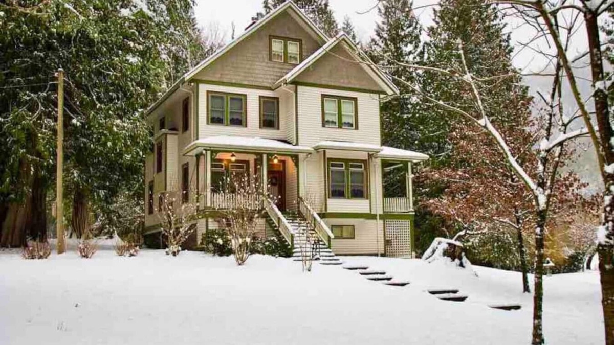 Sardis Villa | ?Hornby Lake Estate w/AC-5Bed Private Lakehouse?