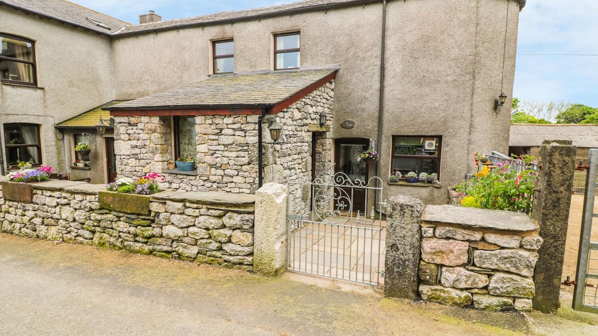 Newland Near Ulverston Cottage | HORRACE FARM COTTAGE, pet friendly, with open fire in Pennington