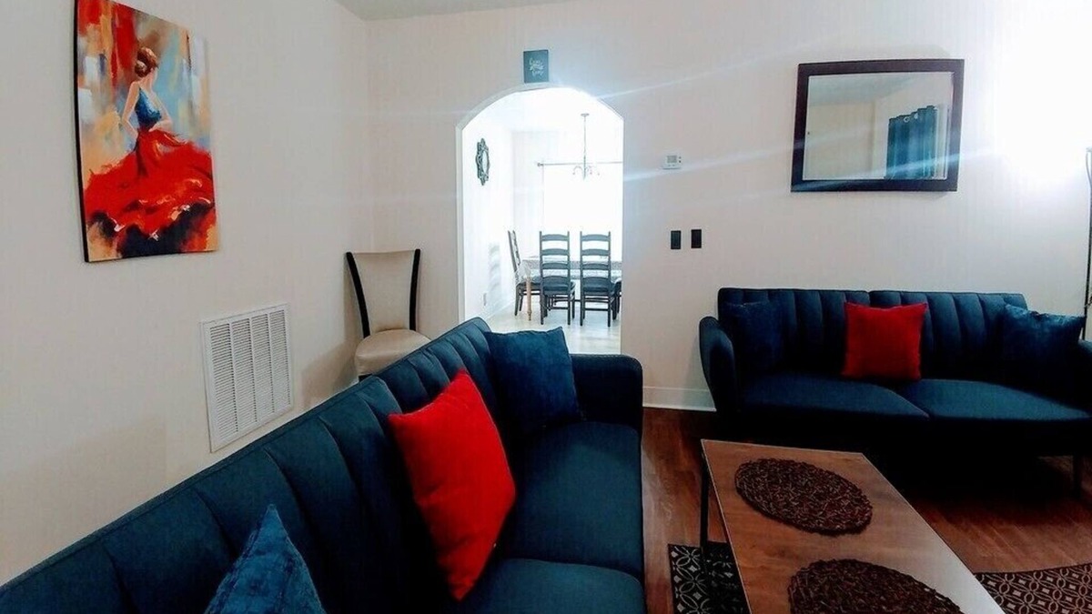 Horse Cave House | Horse Cave Cottage (Sleeps 13) Mammoth Cave 9.4mi
