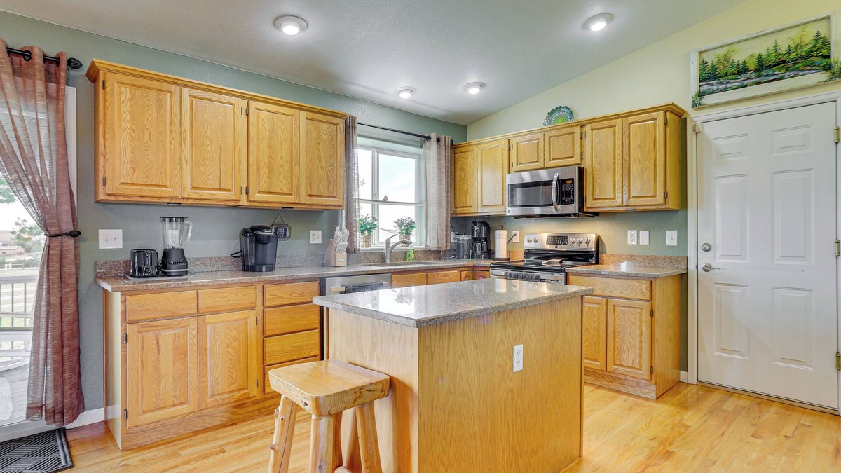 Elizabeth House | Horse Country Home Near Castlewood Canyon!