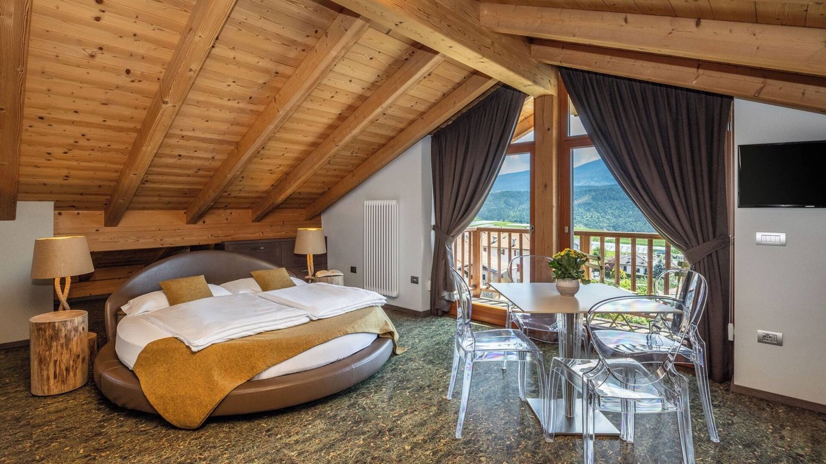 Romallo House | Horse House