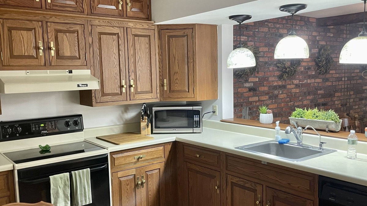 Clifton Park House | Horse Inn Around Saratoga: Town Home. 🐾Pet Friendly. Mins to I-87.