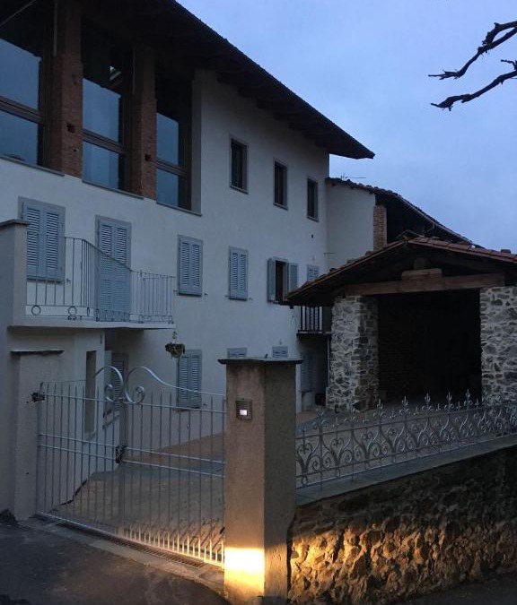 Chiaverano Villa | Horse Shoe House