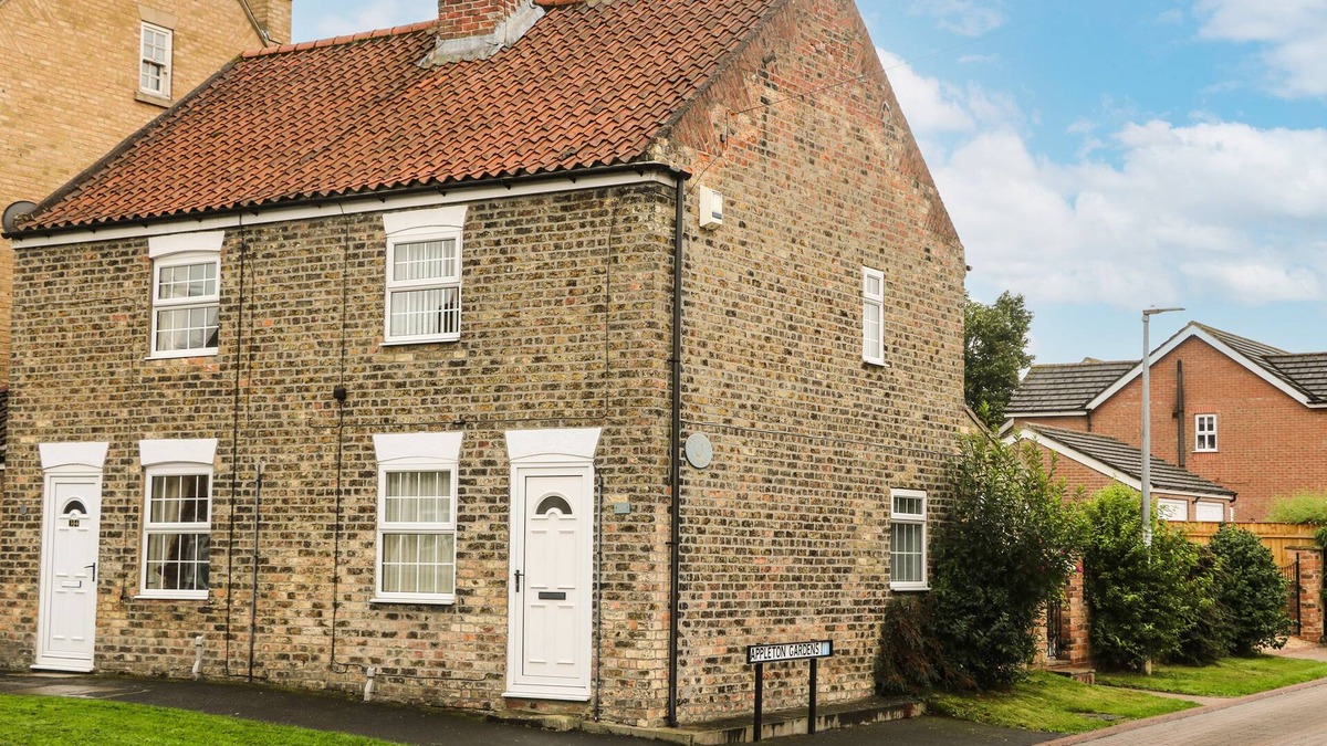 South Cave Cottage | HORSESHOE COTTAGE, romantic, character holiday cottage in South Cave