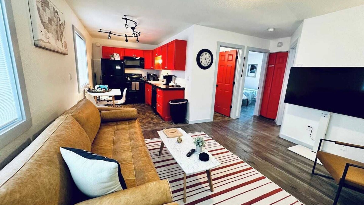 Joseph Condo | Horseshoe Lake 2nd floor 2 bdrm condo