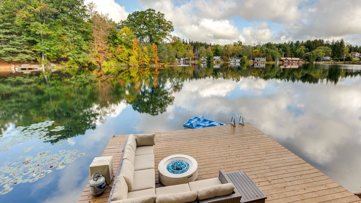 South Byron House | Horseshoe Lake Vacation Rental w/Deck & Kayaks!