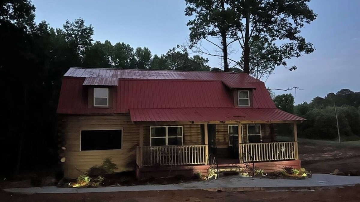Albertville Cabin | Horseshoe Lodge Rustic Log Cabin Home Completely Restored With Pool