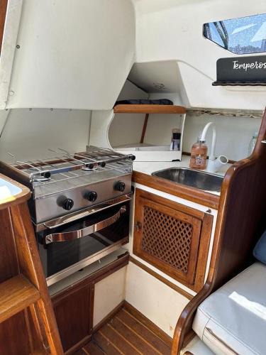 Saco da Ribeira Boat Rental | Hospedagem exclusiva no veleiro