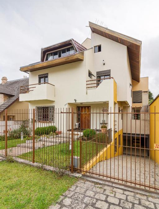 Bacacheri House | Hospedagem Three Little Birds