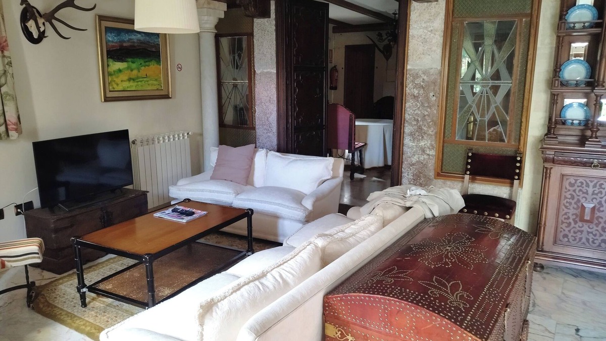 Puebla de Lillo Cottage | Hospital del Caminante II for 11 people. Full rental
