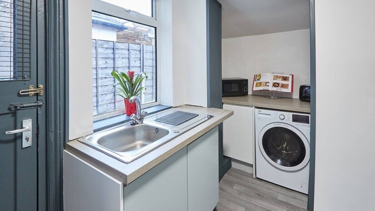 Eccles House | Host & Stay | Alma Su