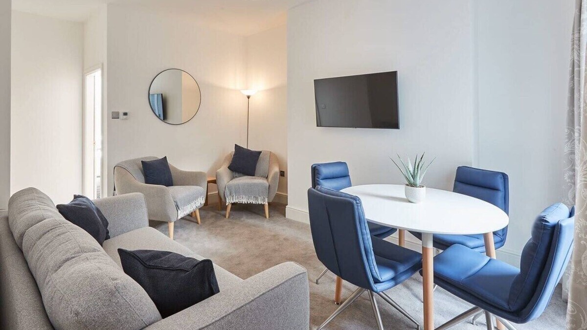Bont Newydd Apartment | Host & Stay | Apartment 1, High Street