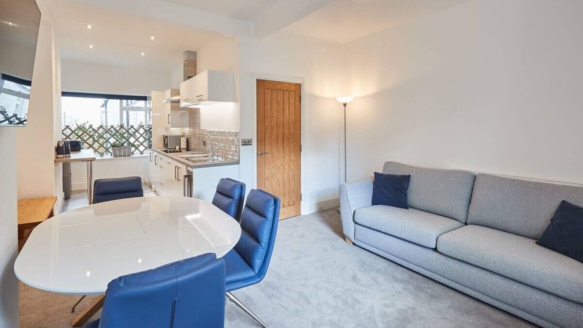 Bont Newydd Apartment | Host & Stay | Apartment 2, High Street