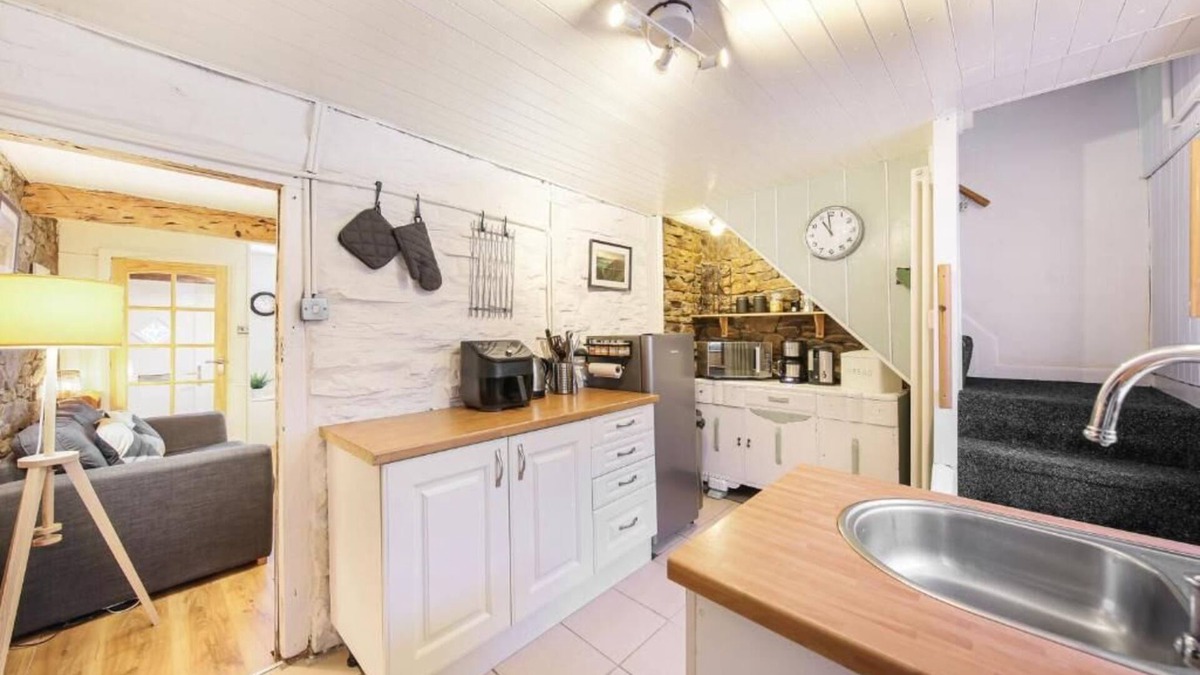 Little Hayfield House | Host & Stay | Batemill Cottage