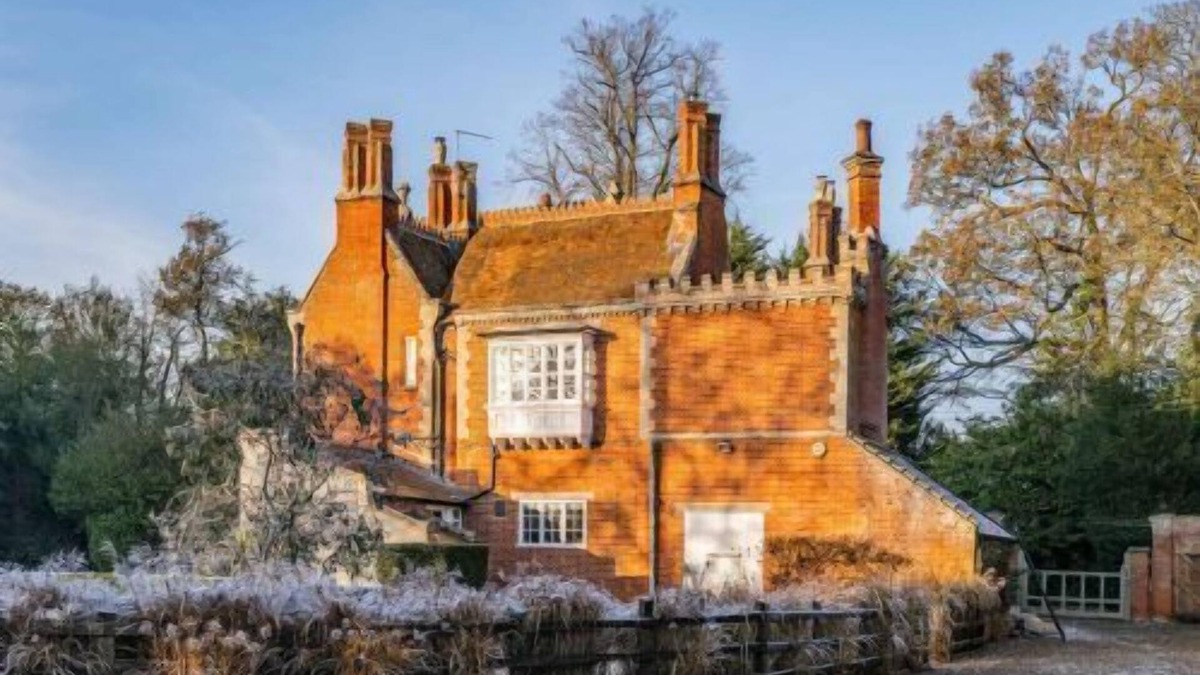 Bressingham House | Host & Stay | Bressingham Lodge