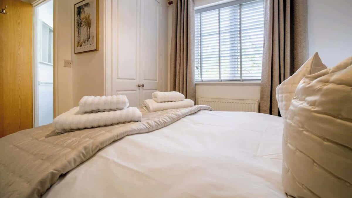 Milton Malsor Apartment | Host & Stay | Clover Field