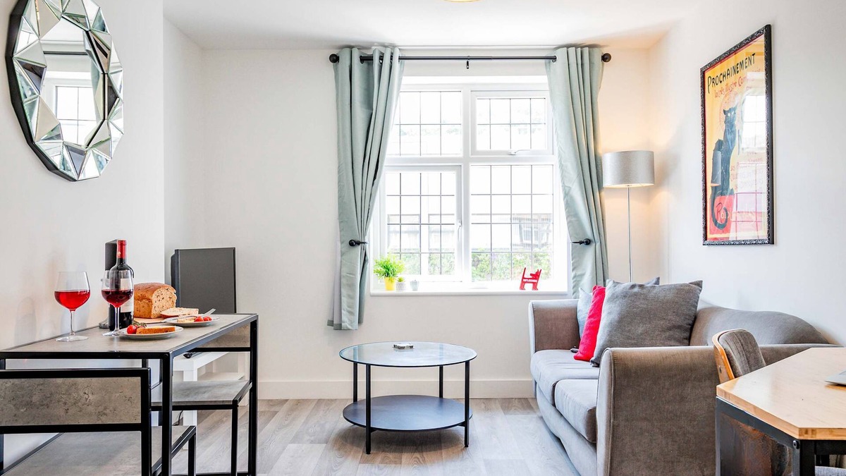 Caterham Apartment | Host & Stay | Croydon Road Apartment