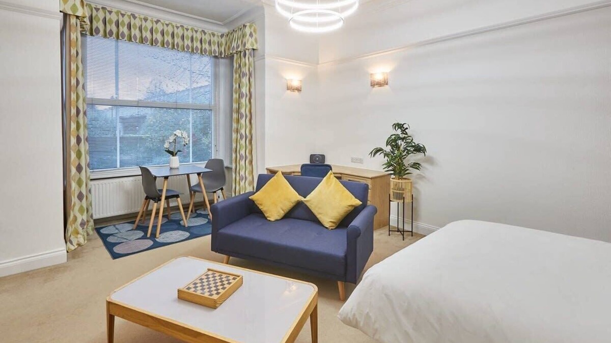Staines Apartment | Host & Stay | Thamesview