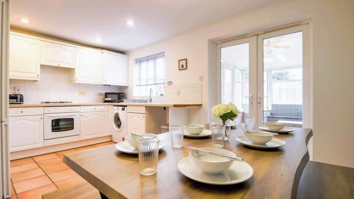 Milton Malsor House | Host & Stay | Great Ground Walk