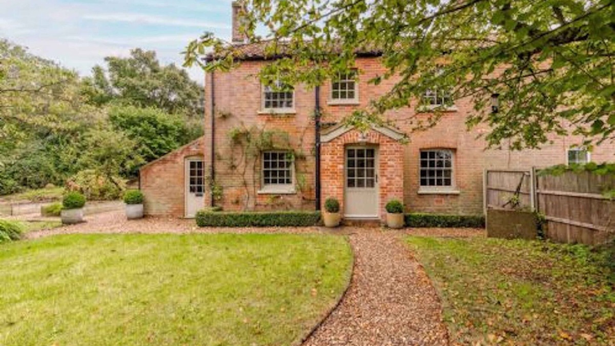 Fakenham Cottage | Host & Stay | Haclins Cottage