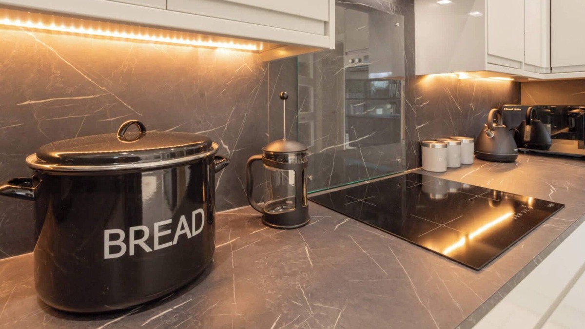 Pottersbury House | Host & Stay | High Gables