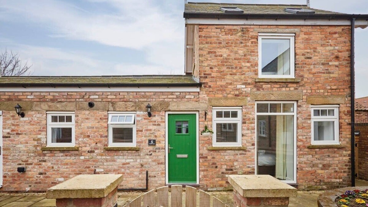 Hunmanby House | Host & Stay | Jubilee Close
