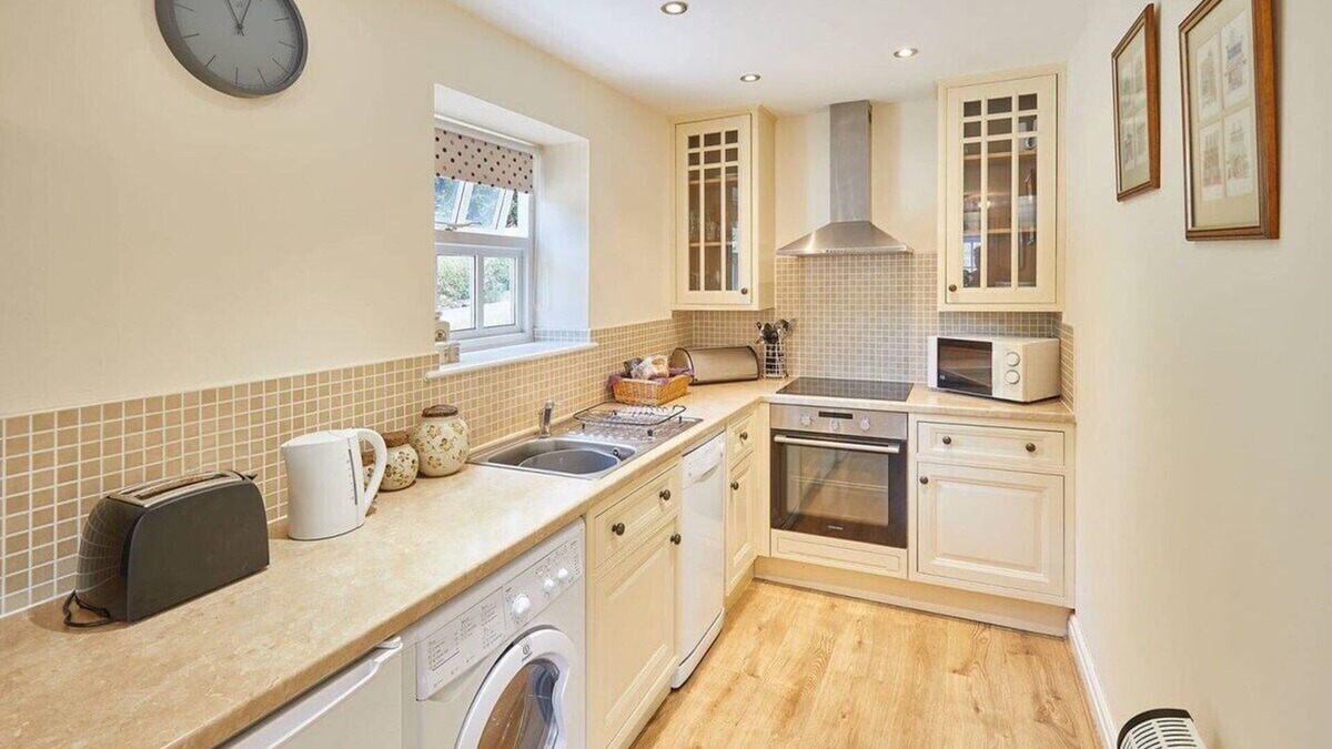 Pickering House | Host & Stay | Kingfisher Cottage