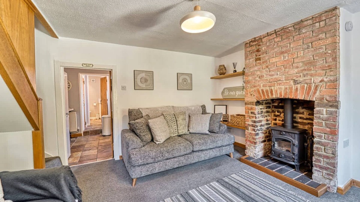 Worcester House | Host & Stay | London Road Cottage