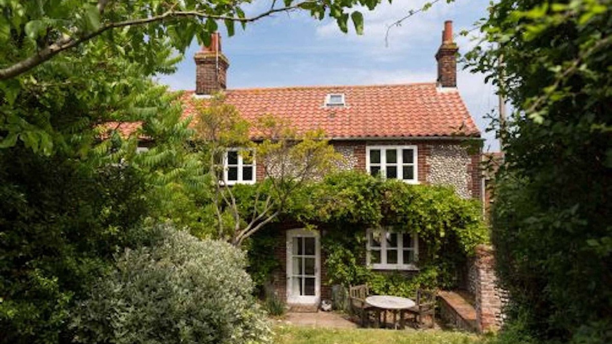 Salthouse Cottage | Host & Stay | Marlpit Cottage