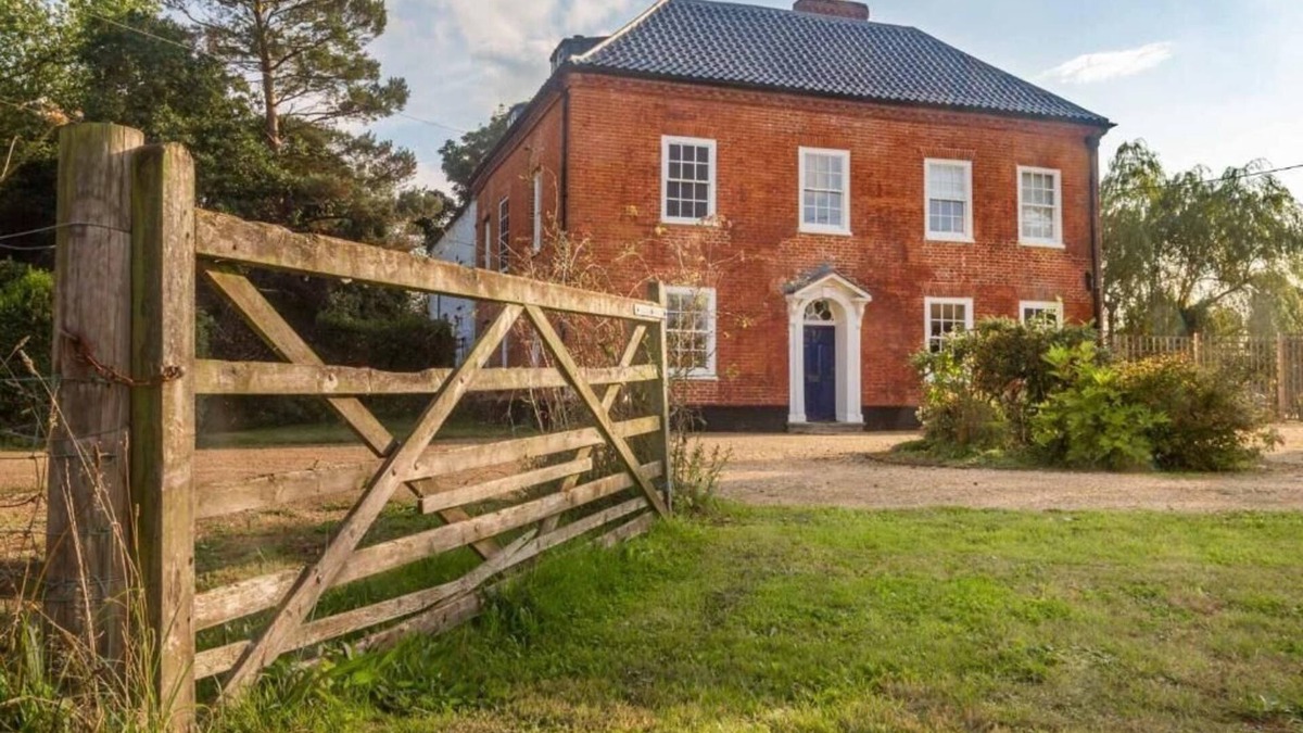 Dereham House | Host & Stay | Mill House