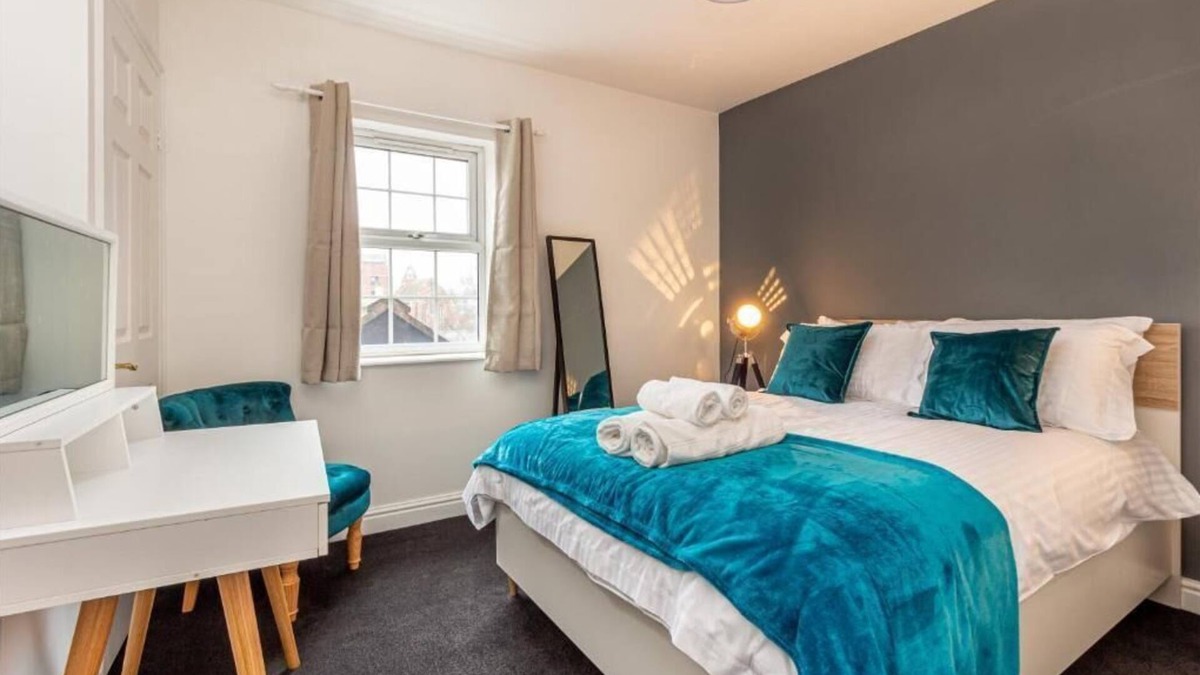 Worcester Apartment | Host & Stay | New Street Room