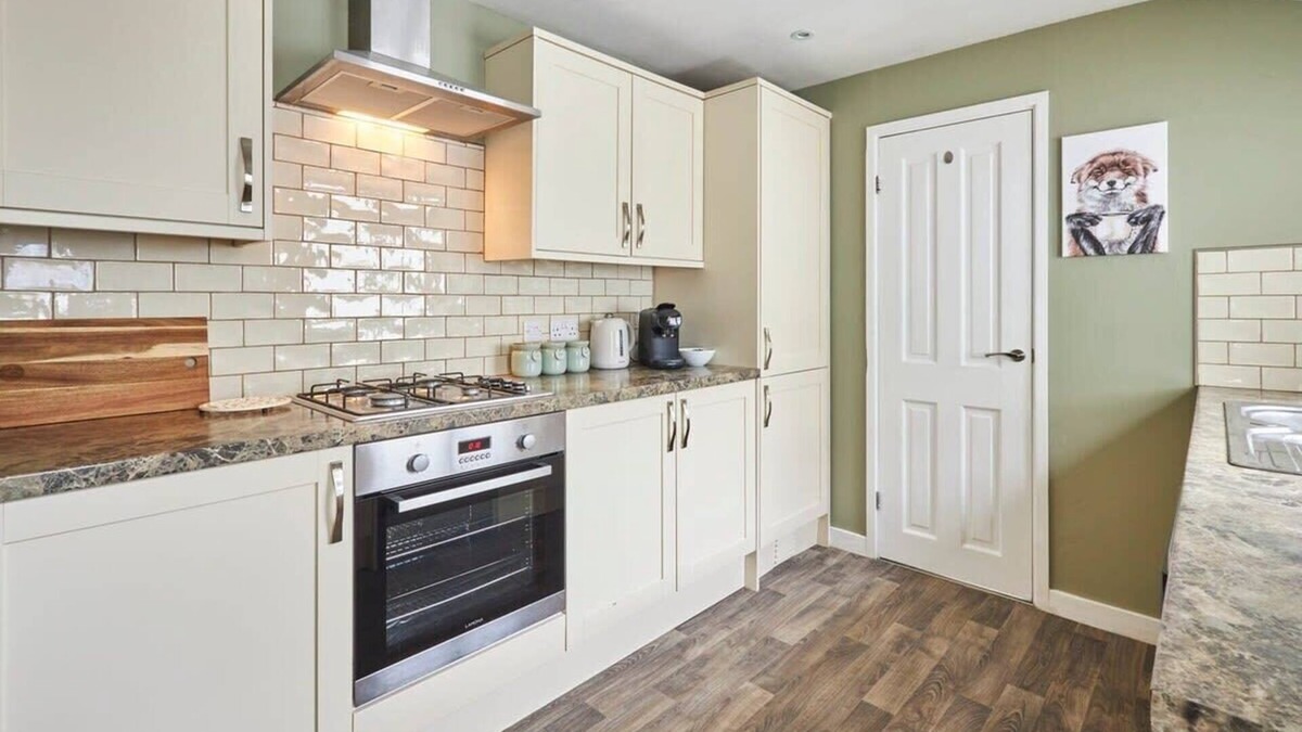 South Charlton House | Host & Stay | Oliver's Den