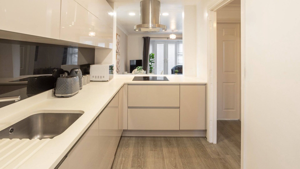 Wolverton House | Host & Stay | Oriel Close