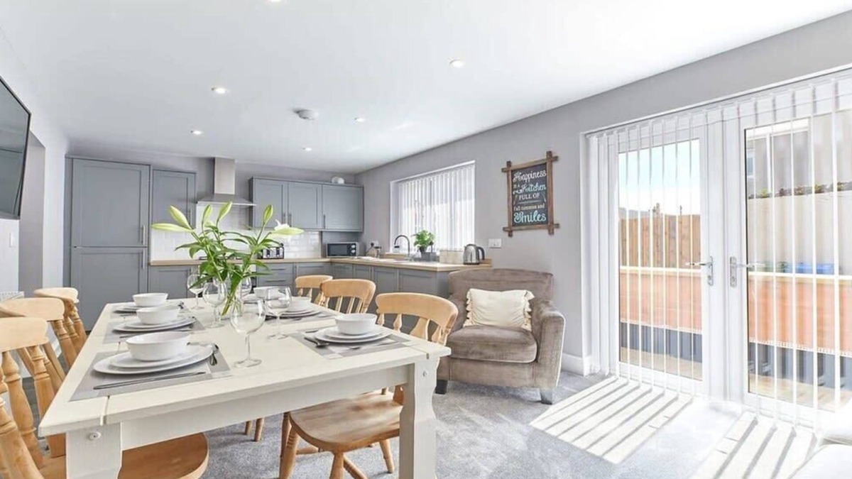 Amble House | Host & Stay | Sea Breeze