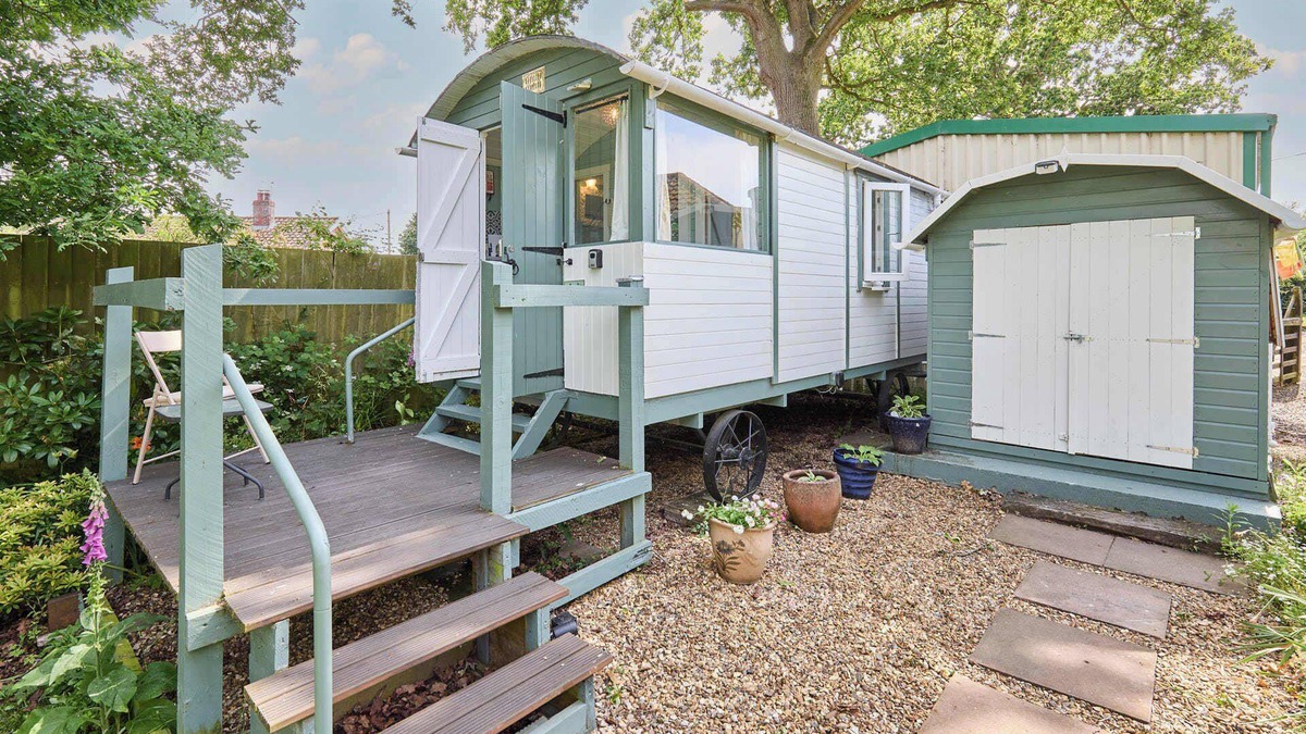 Melton Constable Ski Chalet | Host & Stay | Shepherd's Hut