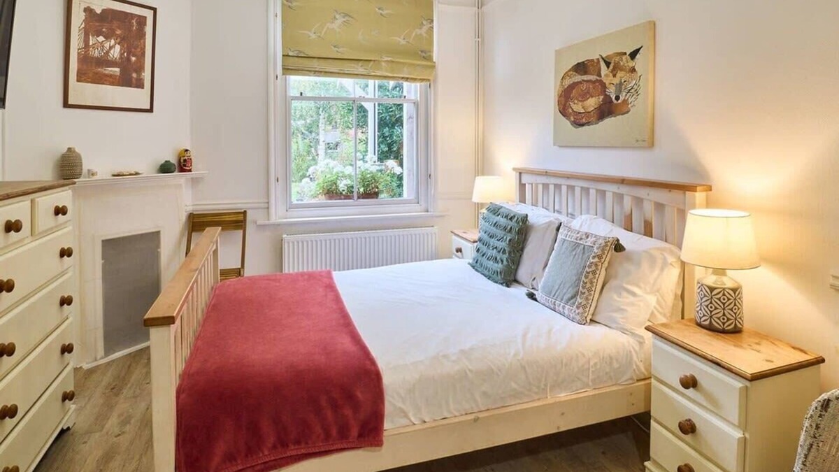 Canterbury Cabin | Host & Stay | The Cabin