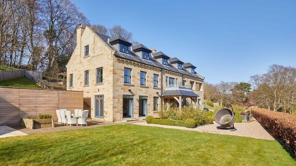 Sandsend House | Host & Stay | The Lakehouse