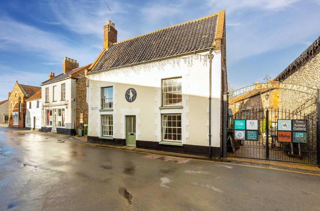 Holt House | Host & Stay - The Old Paul Pry