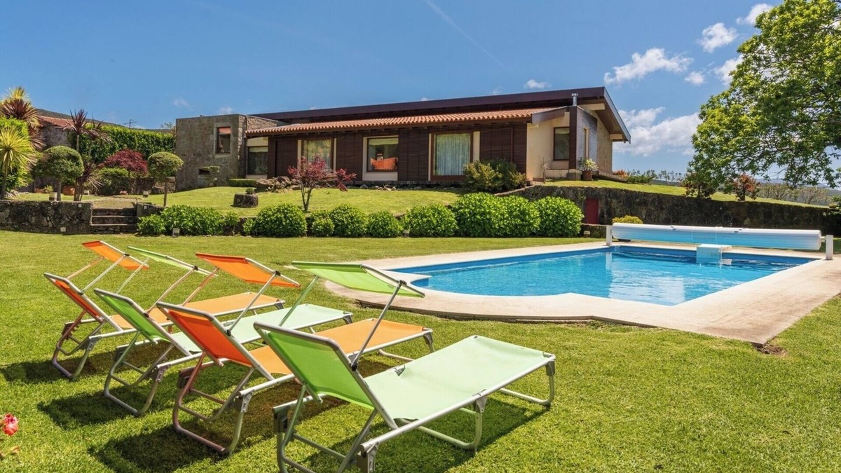 Sopo House | Host Wise - Rustic House with Pool and Garden