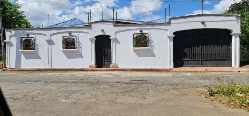 Leon House | Hostal Casa San Mateo