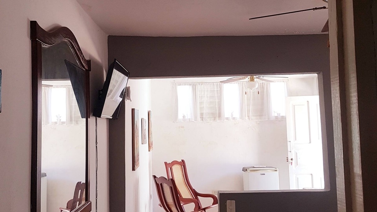 Tivoli House | Hostal Estol