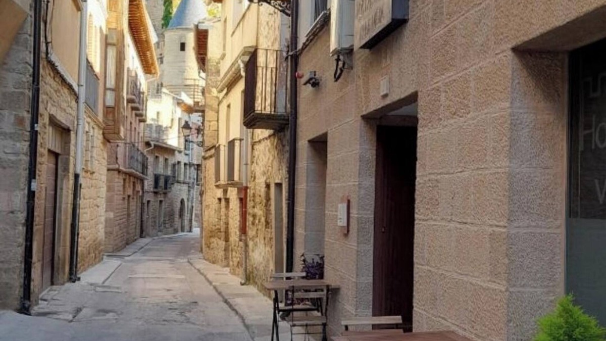 Olite House | HOSTAL VILLAVIEJA IN OLITE, OVERLOOKING THE ROYAL PALACE.