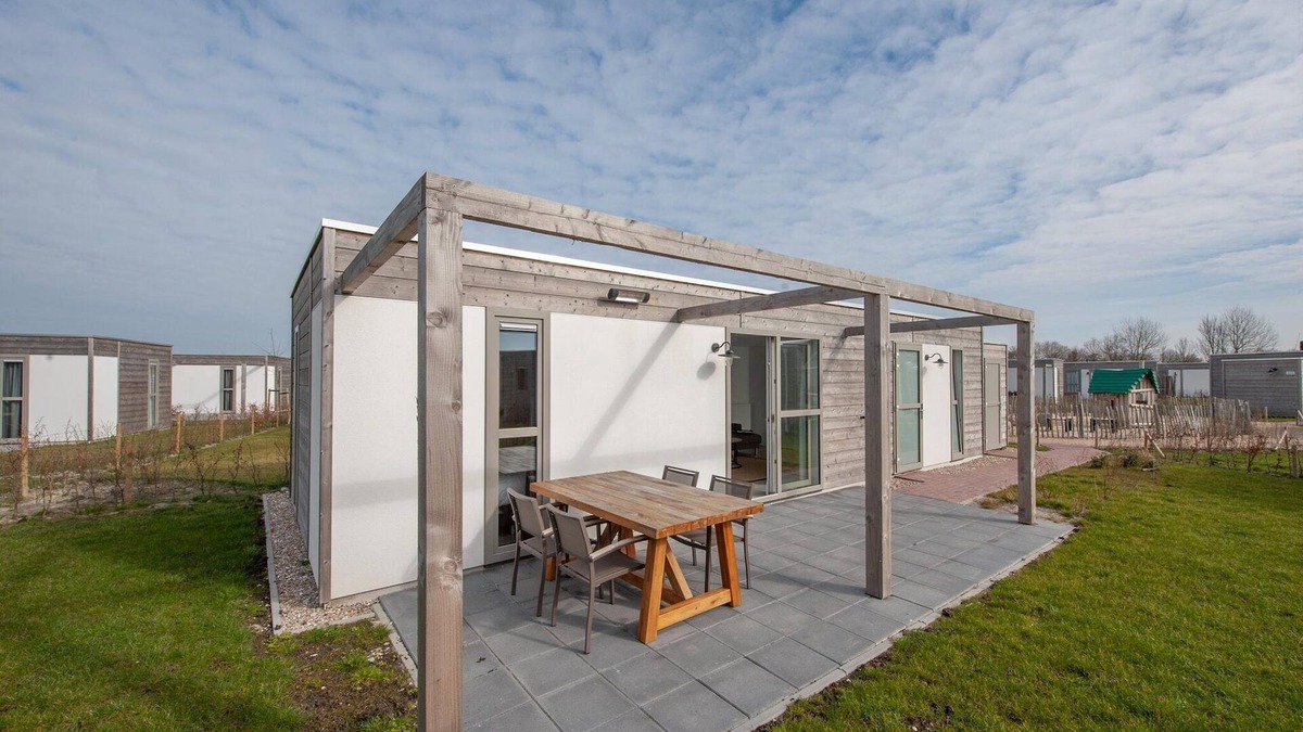 Nieuwvliet House | Hostel in Nieuwvliet near the Beach