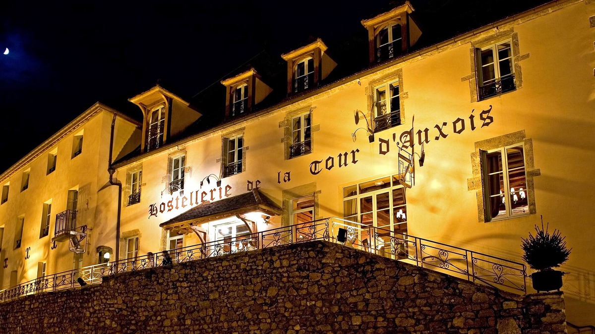 Saulieu Hotel | Hostellerie de la Tour d'Auxois