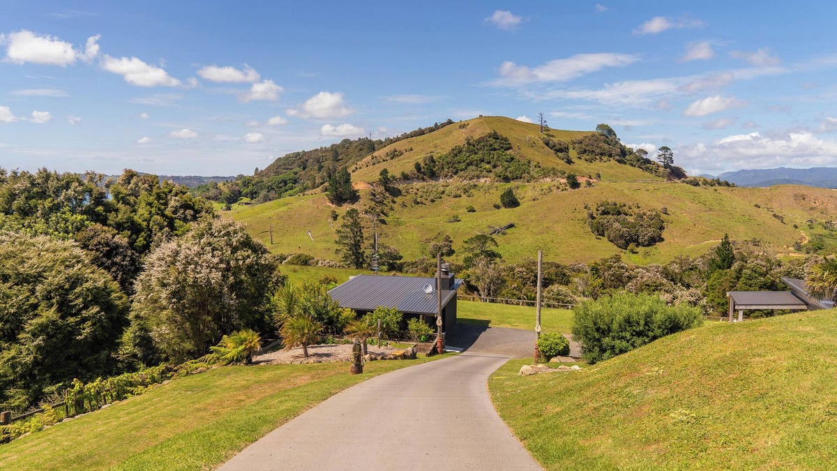 Whitianga Cabin | Hosts on the Coast Bayview Sanctuary